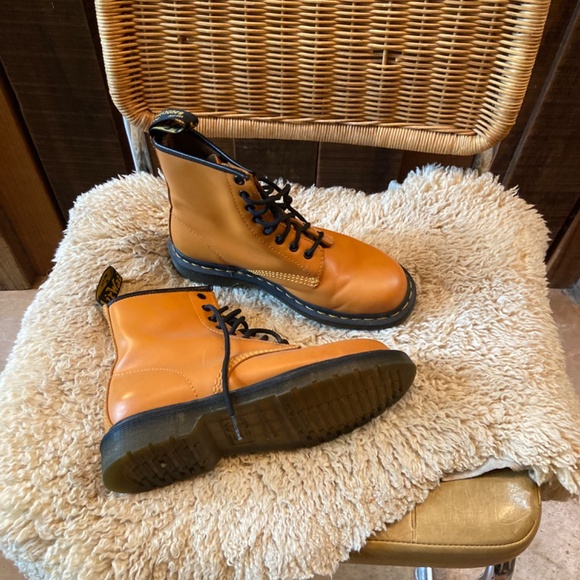 Mustard colored Doc Martens - Picture 3 of 4
